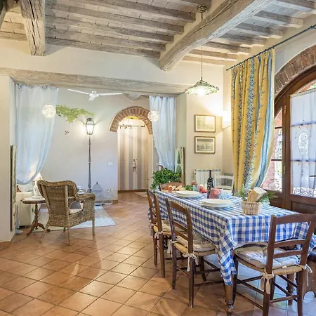 La Capannina 2&2, Emma Villa Cortona