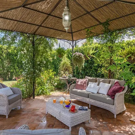 La Capannina 2&2, Emma Villa