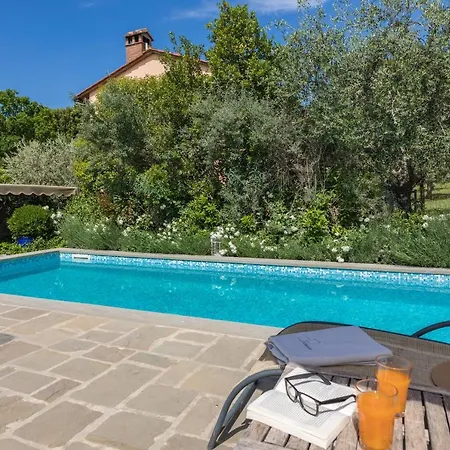 Villa La Capannina 2&2, Emma *