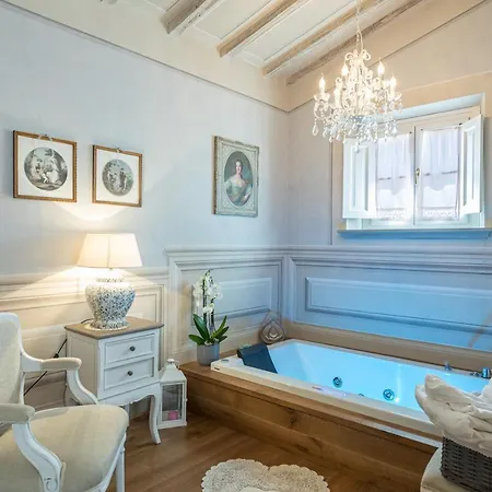 Villa La Capannina 2&2, Emma