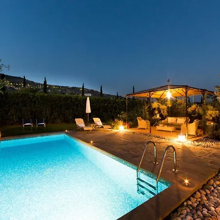 La Capannina 2&2, Emma Cortona