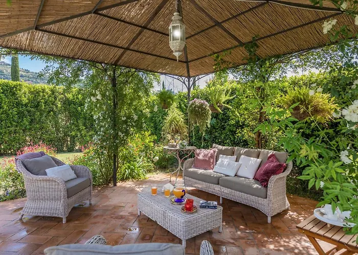 La Capannina 2&2, Emma Вилла