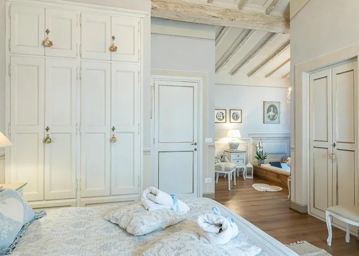 La Capannina 2&2, Emma Кортона