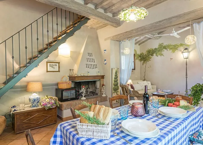 La Capannina 2&2, Emma Кортона