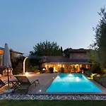 La Capannina 2&2, Emma Villa *