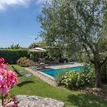 Villa La Capannina 2&2, Emma