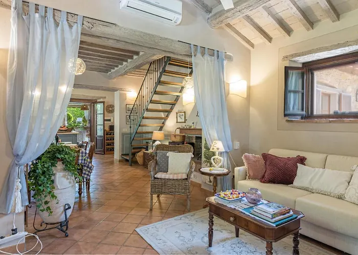 La Capannina 2&2, Emma Villa