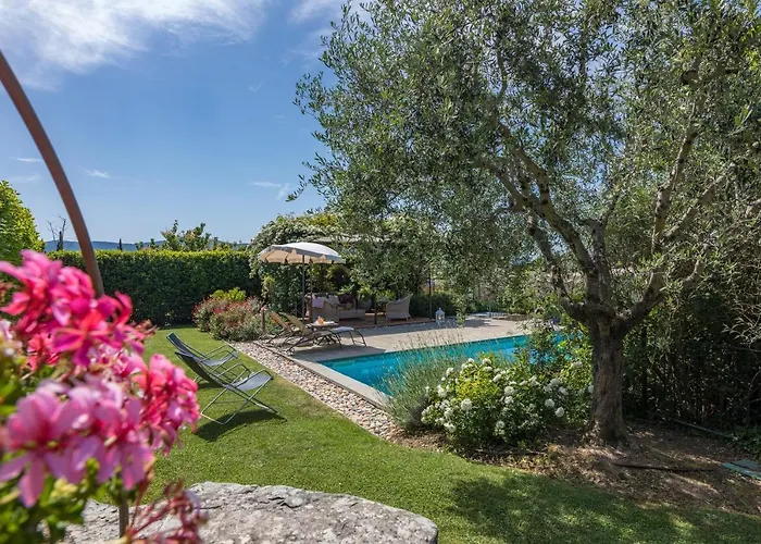 Villa La Capannina 2&2, Emma