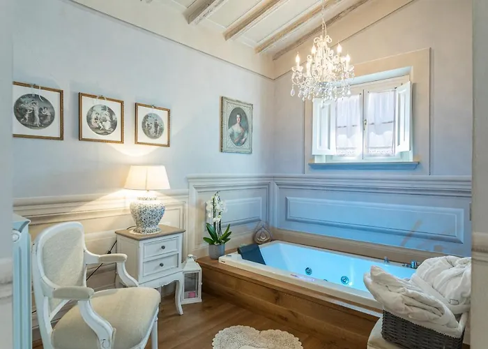 Villa La Capannina 2&2, Emma