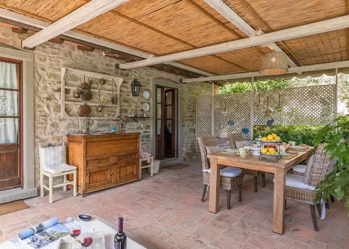 La Capannina 2&2, Emma Villa