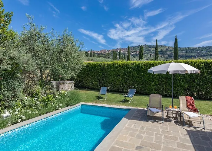 La Capannina 2&2, Emma Villa