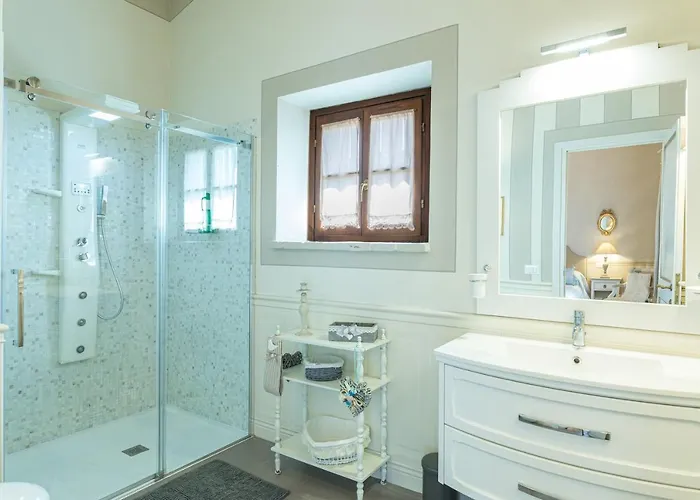 La Capannina 2&2, Emma Villa *